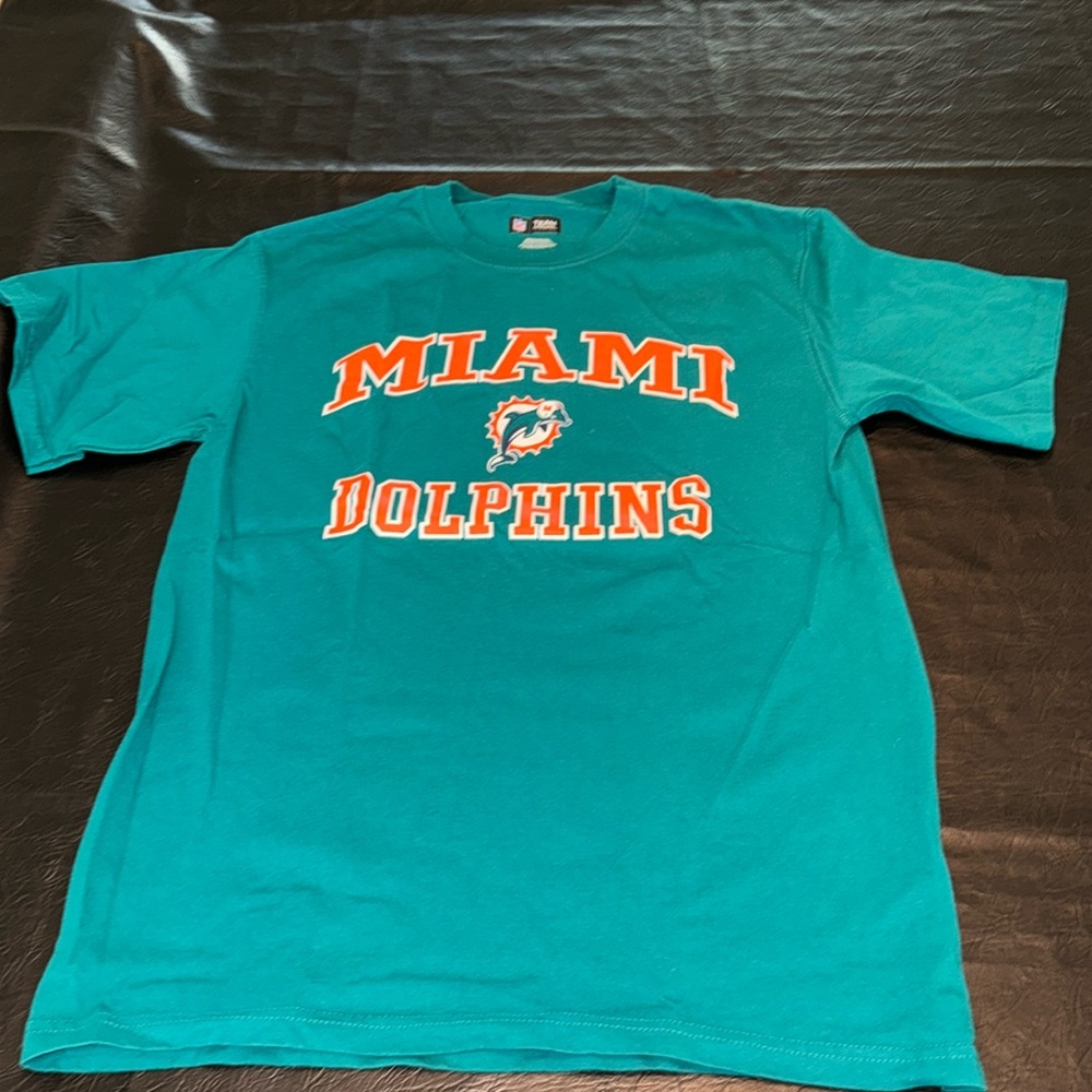 Miami Dolphins T, size M, Like NEW Condition (CL)